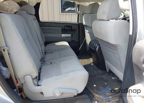 2018 Toyota Sequoia Sr5 z USA, uszkodzony, nr VIN 5TDBY5G18JS158615